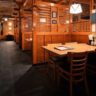 [Semi-private room] [Table seats] 10 tables for 4 people << Semi-private room space for up to 8 people and up to 16 people >>