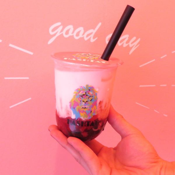 #つぶつぶの苺がアクセント◎つぶつぶ苺タピオカラテ♪