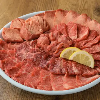 【ネット予約限定!500円OFF】もっくん名物!上焼肉盛り合わせが通常4398円→3898円とお得に♪