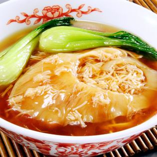 Suaratan noodles / Soba noodles with stewed shark fin