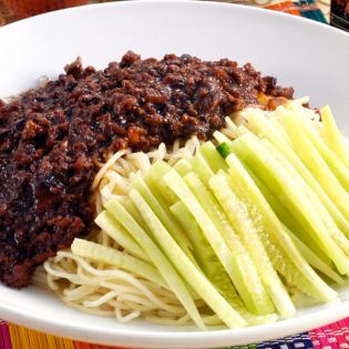 Jajamen/Sichuan-style fried noodles/Mapo fried noodles