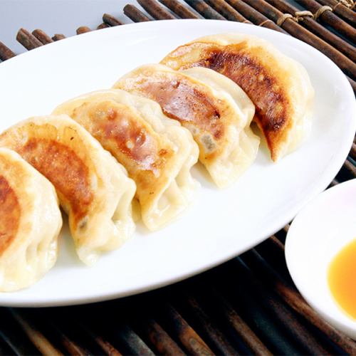 Fried dumplings (6 pieces) / Sichuan-style fried dumplings (6 pieces) / Boiled dumplings each