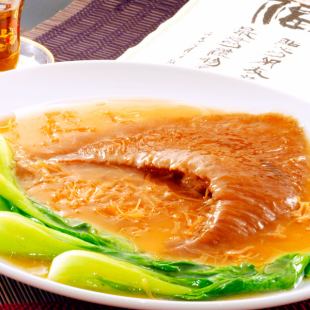 [Excellent course with high-quality ingredients] Boiled shark fin, extra large shrimp, Peking duck, etc. 8,800 yen ■ 2 hours all-you-can-drink included ■