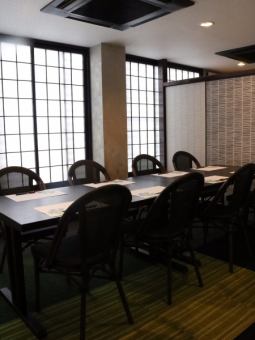 [2nd floor] Private room seats for up to 10 and 14 people are available.
