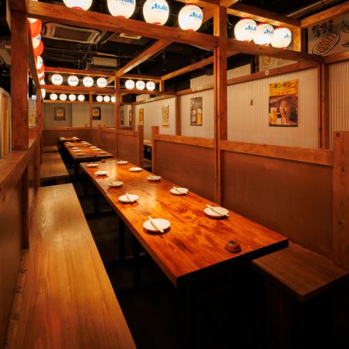 フロアの貸切も◎最大70名様！貸切宴会も可能！団体様のご宴会も受付中。2.5時間飲み放題付コースは、2480円。