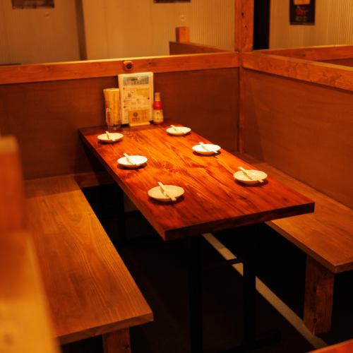 3名～6名様用テーブル席お客様の人数構成・用途にあわせてその日一番適したお席をご提供致します。