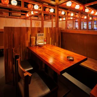 3名～4名様用の席で味わうプレミアム飲み放題は、店内のお飲み物全て飲めるだけお楽しみいただけます！