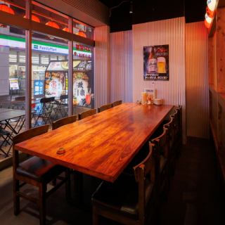 ゆったりお楽しみいただける広めのお席もご用意♪お友達や会社の飲み会でもご利用いただけます♪