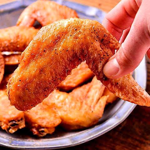 Fried Chicken Grand Prix Gold Award! The secret sauce and spices that have been added to since the restaurant opened are addictive [Legendary Chicken Wings]