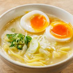 鶏白湯ラーメン