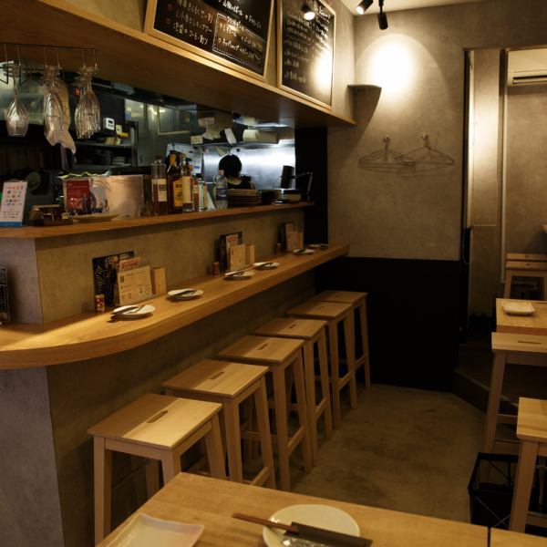 美味しい料理とドリンクを囲むこの場所は、友達や大切な人との素敵な思い出を作るのに最適です♪カジュアルでありながら洗練された雰囲気が、食事を一層引き立てます☆【楽しむための空間】が整っており、新しい味との出会いが待っています！心に残るひとときをお過ごしください◎
