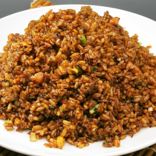 名物!XO醤入り黒チャーハン黒炒飯