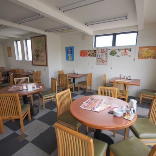 清潔感ある広々とした店内♪