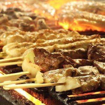 備長炭で焼く焼鳥が人気