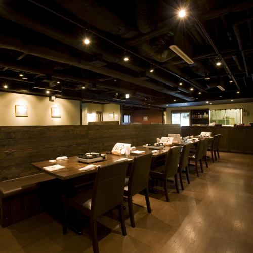 ゆったりできるテーブル席