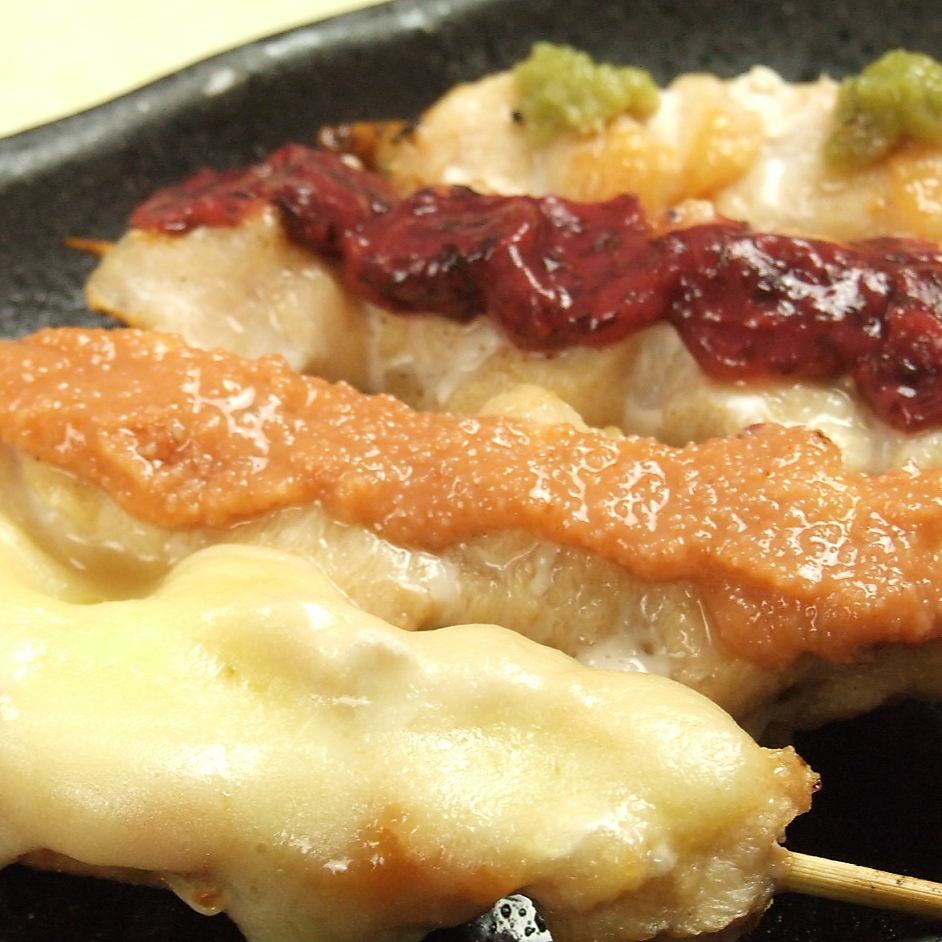 焼き手が見えるカウンターで焼き鳥をお楽しみください