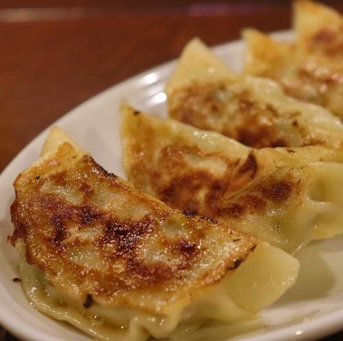 店内手包み餃子