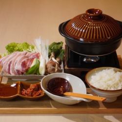 富有的。辣湯火鍋午餐