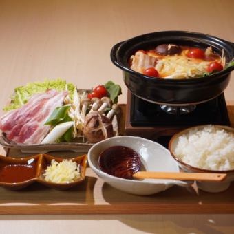 トマトチーズ鍋ランチ