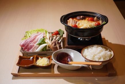 トマトチーズ鍋ランチ