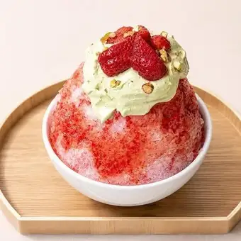 【甘酸っぱく、濃厚】　苺ピスタチオ氷