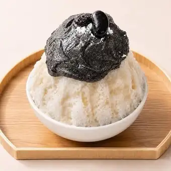 【新しい、濃厚な味わい】　黒胡麻杏仁氷