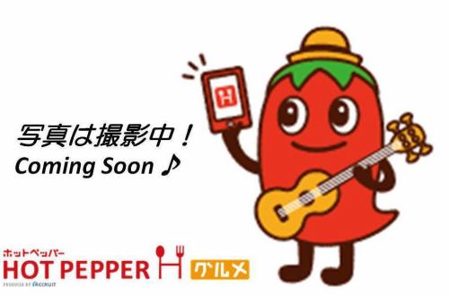 <p>【 オープンカウンター】目の前で職人の技とこだわりが詰まった料理を目の前で楽しめるオープンカウンター。広々としたカウンターで特別な空間が広がります。静かな雰囲気で、大人のデートにもぴったりで、料理が生まれる瞬間を眺めながら、福井ならではの旬の魚介と銘酒を心ゆくまで楽しめます。</p>