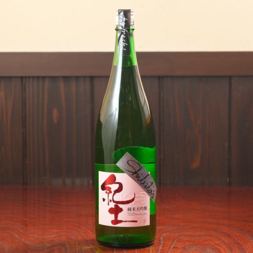 雑味のない喉ごしと上品な吟醸香が特徴の純米大吟醸