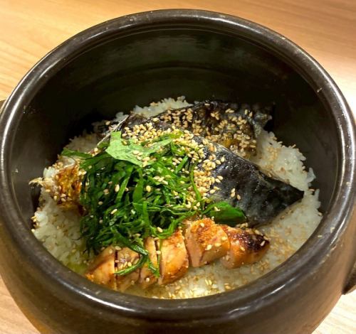 焼き鯖、大葉、炙り明太子の土鍋ごはん