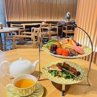 ２段のアフタヌーンティーセット