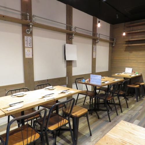 【各種宴会にも】店内は全42席。宴会は最大18名様迄OK！女子会や記念日をはじめ、各種宴会などの様々なシーンでご利用いただけます！宴会に最適な 飲み放題付コースも各種ご用意！サプライズも対応しておりますので、ご相談ください◎