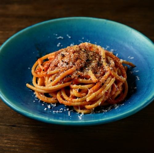 ブカティーニ　スーチカ―のアマトリチャーナ