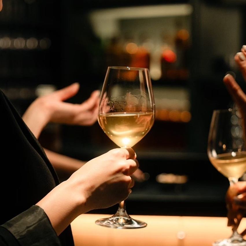 サプライズ・パーティー利用大歓迎♪写真映えする店内、貸切りOK!ワイン200種類以上