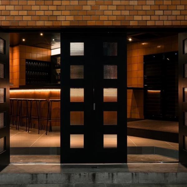 多彩なジャンルの音楽が心地よく流れる空間で、訪れるたびに新しい発見があります。音楽が織りなすリズムは、会話をより楽しくし、雰囲気を一層盛り上げます。音楽と共に過ごすひとときは、心を豊かにし、特別な思い出を作ることでしょう。あなたの感性を刺激する、魅力的なひとときをお楽しみください