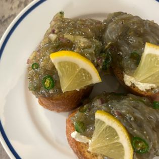 生しらすと青唐辛子のブルスケッタ