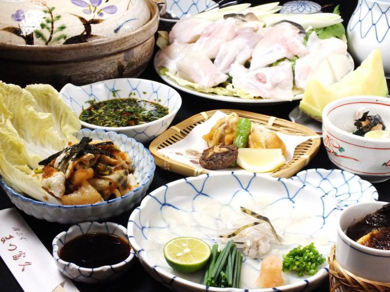 [Our recommended course] Enjoy blowfish including sashimi, hot pot, and fried chicken! ~ Live blowfish course ~