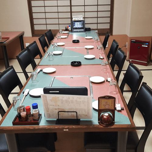 [From a "tatami room" banquet hall to a "high seat" banquet hall!] On the 2nd floor, we have two private tatami rooms for 20 people.You can have a party for up to 40 people by connecting them together!