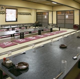 我們提供的私人樓層出租,最多可容納 70 人,非常適合團體聚會。配備卡拉OK設施和大型螢幕顯示器,非常適合為宴會和婚禮後的派對等活動營造精彩的氛圍。我們很樂意根據人數和場合靈活調整佈局,請隨時與我們聯繫。請僅在特殊場合使用。