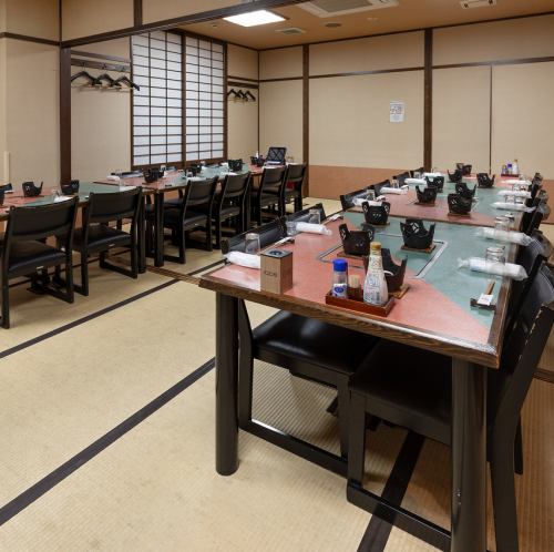 【完全個室：15名様～40名様まで】2階のお座敷が、より快適にお寛ぎいただける椅子タイプの個室へとリニューアルいたしました。足腰への負担が少ない設計ですので、お着物の方やご年配のお客様も安心してお過ごしいただけます。 大切な日のひとときを真心込めたおもてなしで演出いたします。