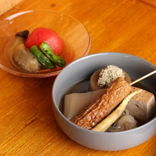 【当店自慢の定番の逸品◎】《温かいおでん/ひやしおでん》は、風味豊かな出汁が絶品！150円(税込)～