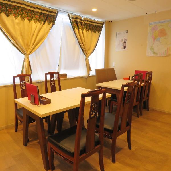 [Small banquet available] There are 3 table seats for 4 people.Depending on the number of people, it is possible to connect the seats horizontally, so it can accommodate up to 18 people.It's okay if it's exciting in the group.Please enjoy our Thai cuisine and sake.