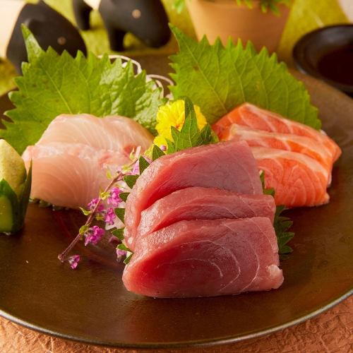 Assortment of three kinds of sashimi