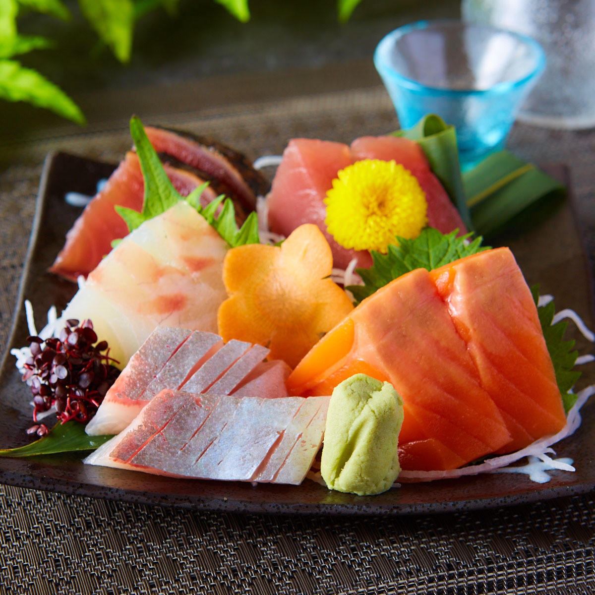 新鮮な鮮魚を仕入れています！三種盛りから七種盛りまであります