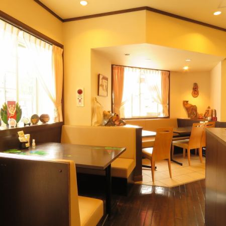 There are 3 tables for 4 people.It is a 2-minute walk from Osaka Tenmangu Station / Minamimorimachi Station, so it is perfect for everyday use and small banquets!
