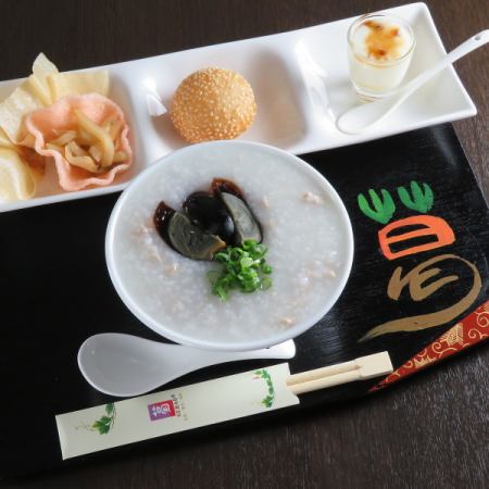 피탄과 돼지고기의 죽 세트 1400엔(부가세 포함)