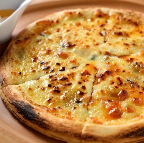 Quattro pizza (5 kinds of cheese)