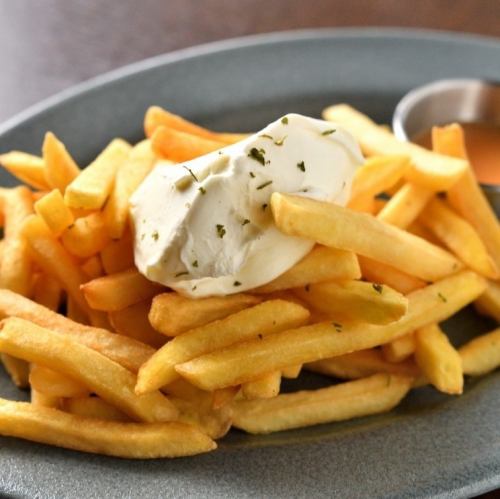 French fries (cheese chili sauce)