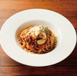 ニンニクと赤ワイン香るボロネーゼパスタ