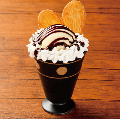 バニラアイスパフェ（チョコソース）