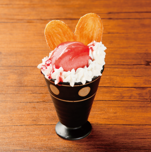 いちごアイスパフェ（イチゴソース）